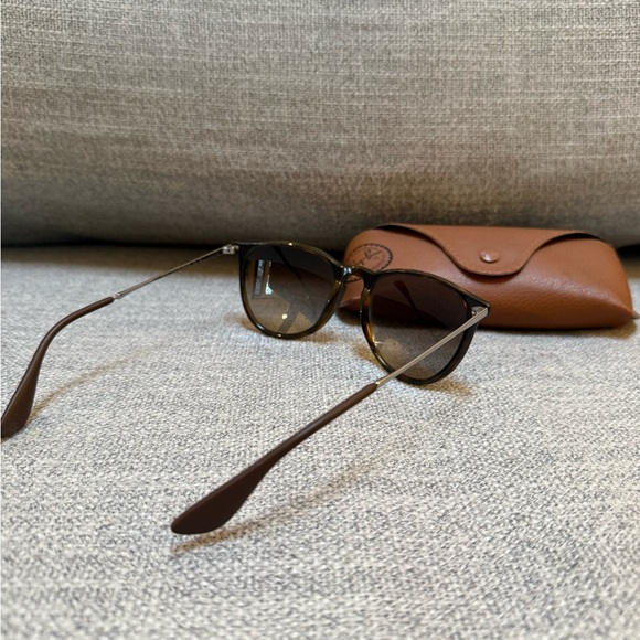 Ray-Ban | Ray-Ban Classic Tortoiseshell Sunglasses (with Case) - Picture 2 of 5